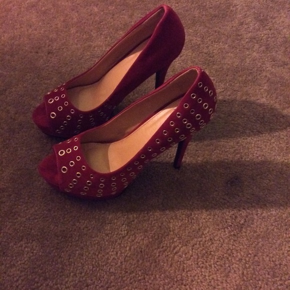 Hot pink studded suede heel - Picture 2 of 5